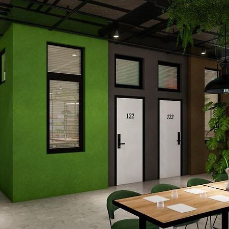 Mega Hostel Sarande Bagian luar foto